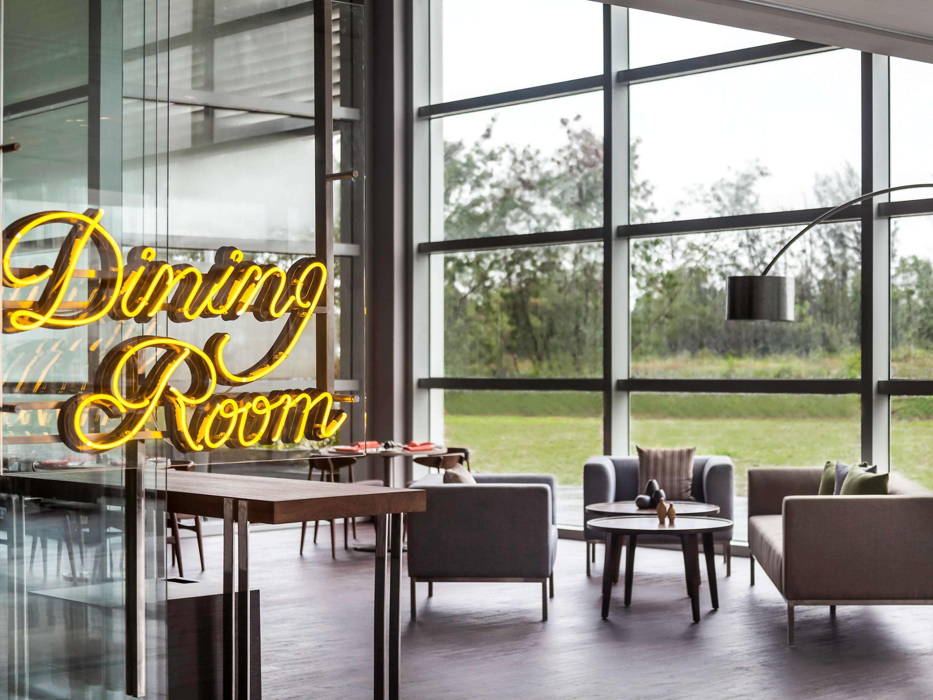 Pullman Miri Waterfront Hotel Ngoại thất bức ảnh Dining Room