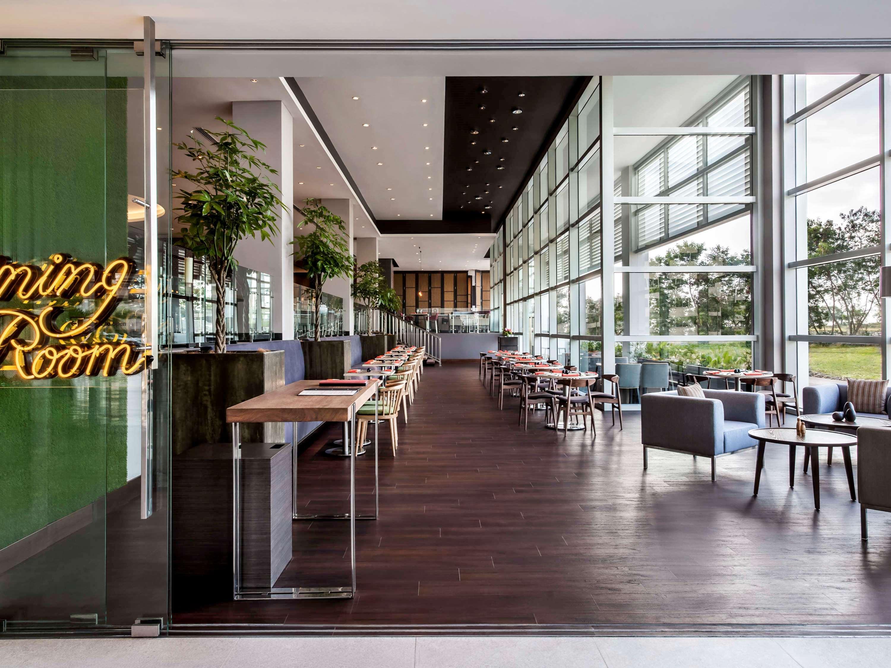 Pullman Miri Waterfront Hotel Ngoại thất bức ảnh Dining Room