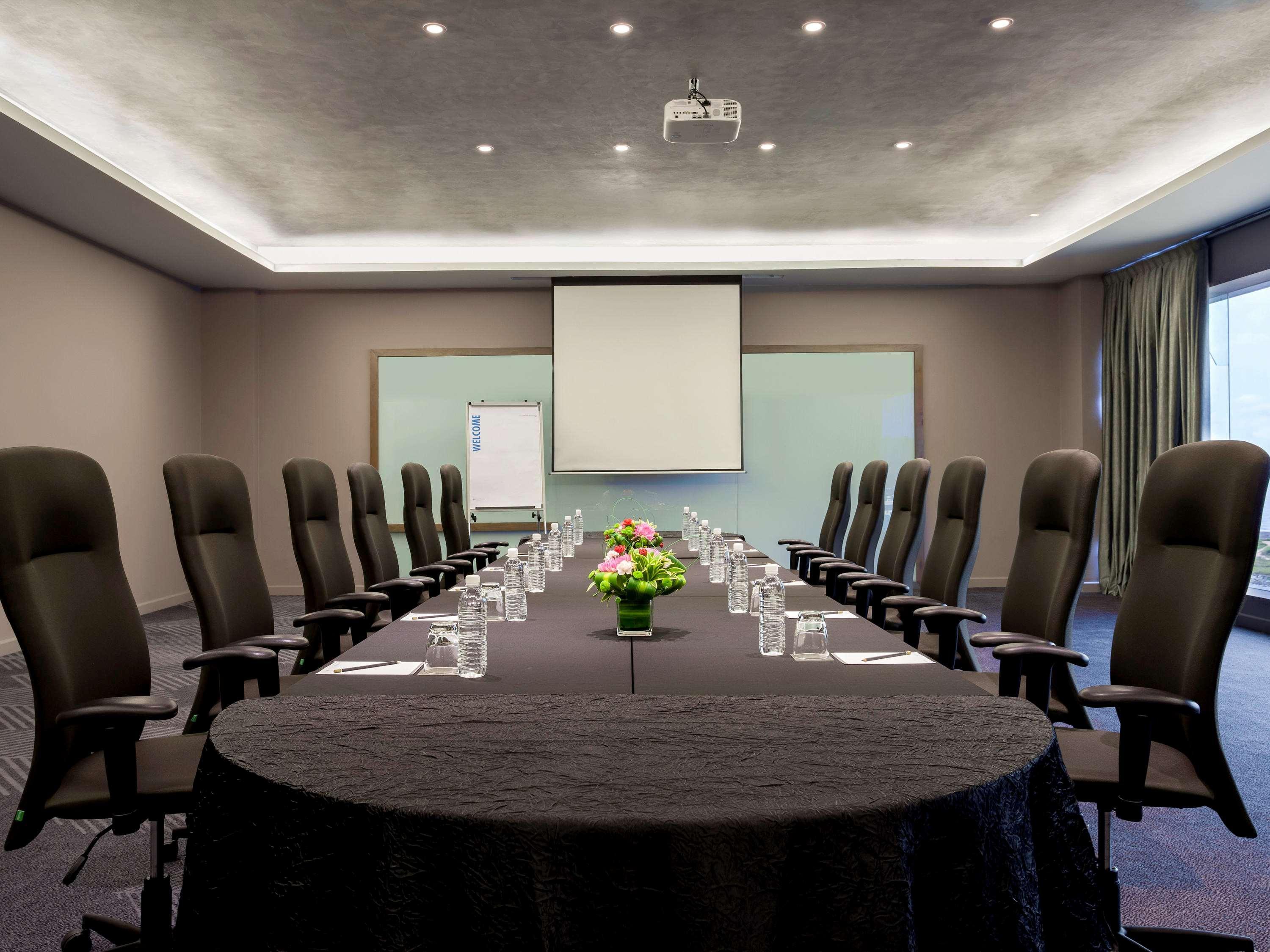 Pullman Miri Waterfront Hotel Ngoại thất bức ảnh Meeting room